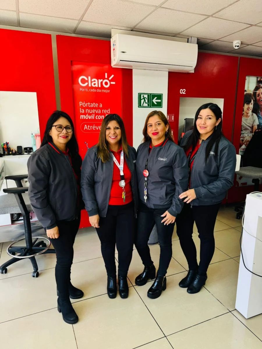 Trabajadoras de Claro en Vallenar