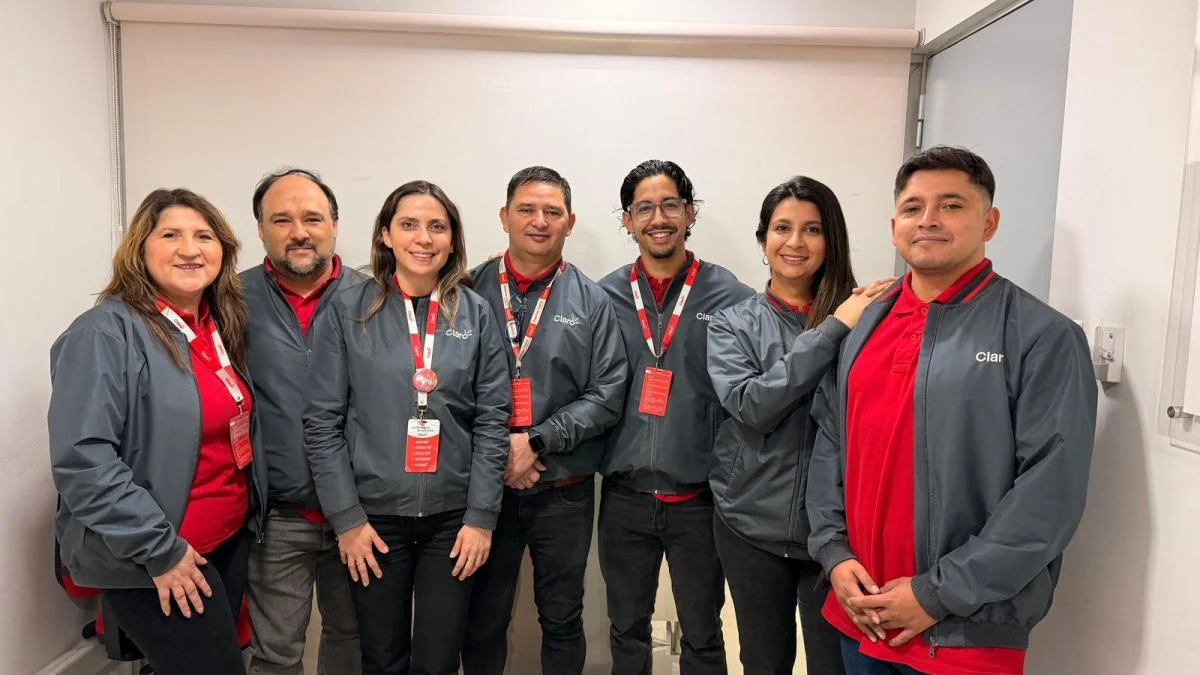 Equipo de trabajadoras y trabajadores de Claro en Curicó